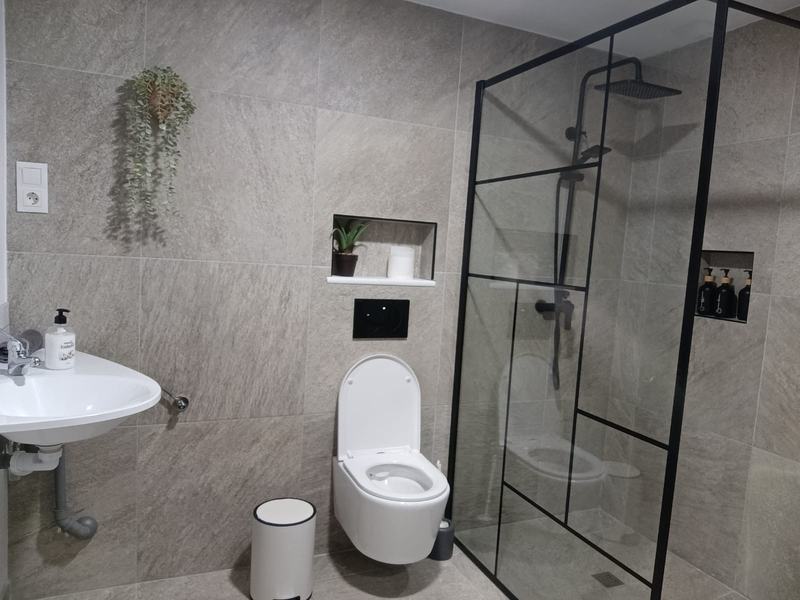 Baño con ducha a ras de suelo